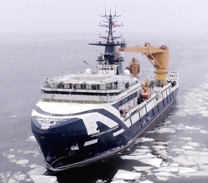 Алексей Текслер поздравил исследовательское судно «Академик Александров» с поднятием флага