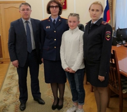 11-летнюю девочку из Сатки, которая спасла малышку, игравшую на рельсах, наградят в Москве