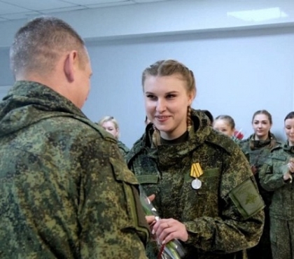 Путин наградил челябинскую студентку за отвагу во время работы в зоне СВО