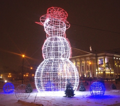 К Новому году улицы Челябинска украсят обновленной иллюминацией