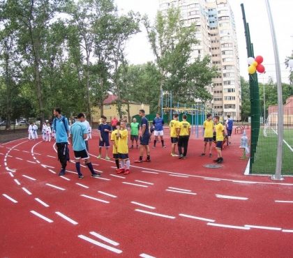 На территории челябинских школ оборудуют стадионы для всех желающих