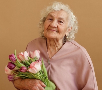 Фото бабушки из Челябинска опубликовали в журнале Vogue