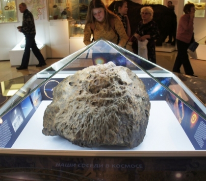 ​Мистика какая-то: в музее самопроизвольно открылся купол с челябинским метеоритом внутри