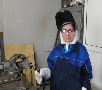 В Челябинске нашли самую пожилую сварщицу: ей 78 лет, она ещё работает и много путешествует