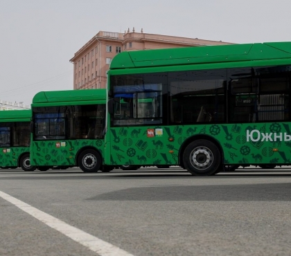 В Челябинск вернулись гармошки: на дороги вышли 10 автобусов особо большого класса