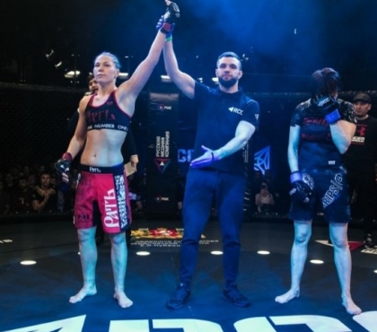 Девушка-боец из Челябинска стала чемпионом мира и получила шанс попасть в UFC