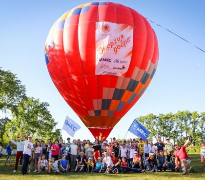 В Челябинске для детей-сирот надули огромный воздушный шар