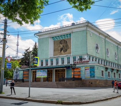 Челябинский кинотеатр, где рухнул экран, вновь открыт для зрителей