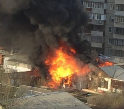 В Челябинске мужчина вытащил из пожара девятилетнюю девочку