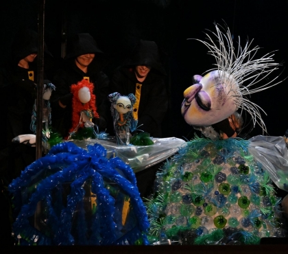 Море полиэтилена и рыбы из пластика: в челябинском театре кукол готовятся к премьере эко-«Русалочки»