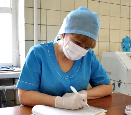 В Магнитогорске бабушка-пациентка поблагодарила в стихах врачей, массажиста и завхоза больницы