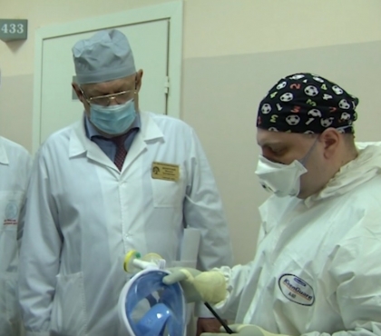 Челябинский врач разработал удобную маску с фильтрами для медиков