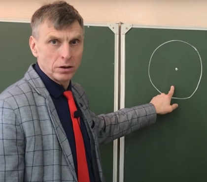 Учитель математики из Челябинска начал выкладывать в TikTok решения задач и набрал за месяц 250 тысяч подписчиков