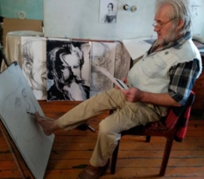 Художник из Челябинска правой ногой рисует портреты великих композиторов