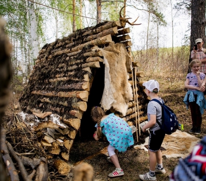В Челябинской области построили поселение как в каменном веке
