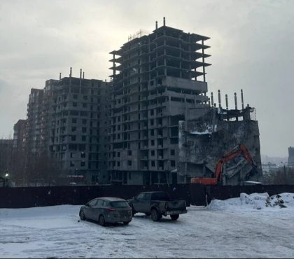 В центре Челябинска обрушили скандальный недострой