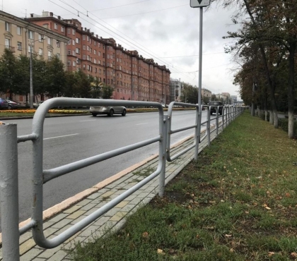 С улиц Челябинска могут исчезнуть ненужные металлические заборы