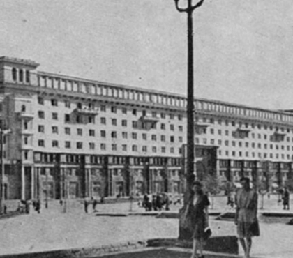«Манящие» колонны, исчезающий шпиль и аист для любимой: рассказываем о самых примечательных зданиях Челябинска в стиле «сталинский ампир»
