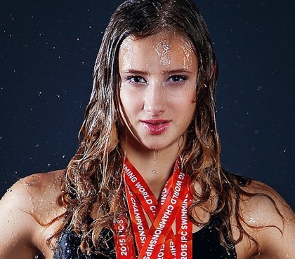Победительница Паралимпиады из Челябинска поучаствовала в модном дефиле на Кировке