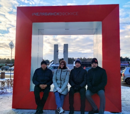 Фоторамка для города: в Челябинске открыли новый арт-объект у памятника Курчатову