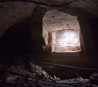 В Камерном театре краевед спустился в заброшенное подземелье, найденное во время ремонта
