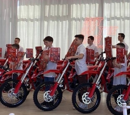 Подростки из Челябинска выиграли кроссовые мотоциклы