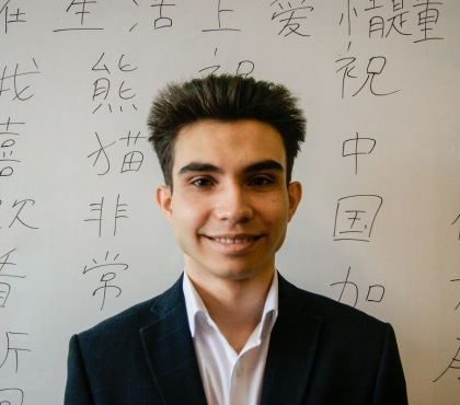 «На переменах вывожу иероглифы»: челябинский школьник рассказал, как готовится к ЕГЭ по китайскому