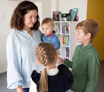 Никаких оценок: многодетная мама из Челябинска открыла семейную школу