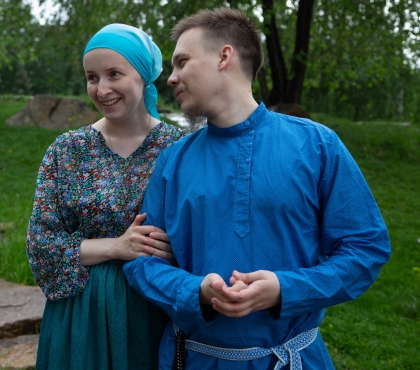 В ЗАГС в косоворотке и сарафане: девушка из Нижнего Новгорода рассказала, как вышла замуж за старообрядца из Челябинска