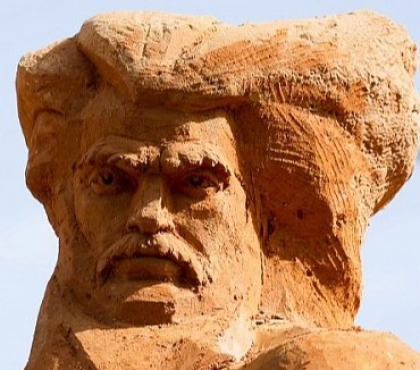В центре Челябинска приступили к изготовлению скульптур из песка