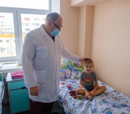 Челябинские врачи спасли четырехлетнего Сашу с дырой в кишечнике