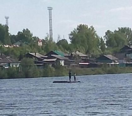 В Челябинской области спасли подростков, уплывших на самодельном плоту в центр водоема