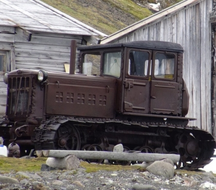 В Арктике обнаружили челябинский трактор 