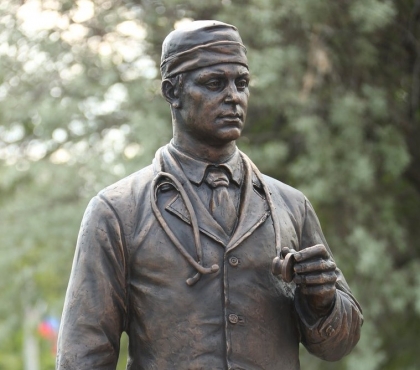 Стало известно, когда в Челябинске установят памятник врачам, погибшим от коронавируса