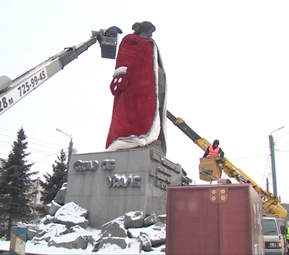Новогоднее желание исполнилось: 12-метровый Дед Мороз из Челябинска попал на 5 000 рублей