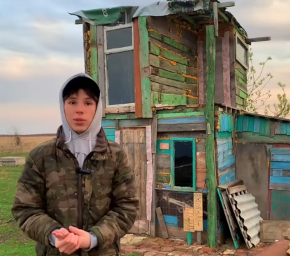 Ролик «Когда съехал от родителей» от челябинского школьника, который сам построил дом, набрал 100 тыс просмотров