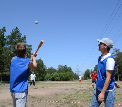Русский бейсбол: как в Челябинске энтузиасты играют в лапту