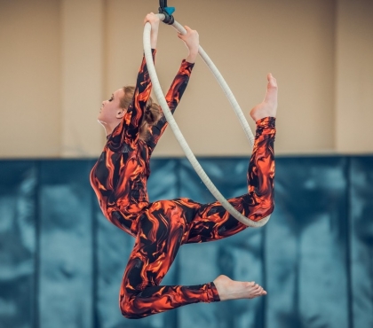 На пилоне и в кольцах: в Челябинске пройдет красочный турнир по воздушной гимнастике