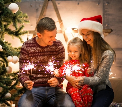 Подарок к Новому году: всем российским семьям с детьми до семи лет выплатят по пять тысяч рублей