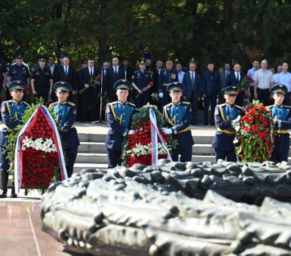 Возложение цветов и песни военных лет: как в Челябинске провели День памяти и скорби