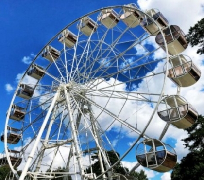 В Челябинске в парке Гагарина запустили новое колесо обозрения