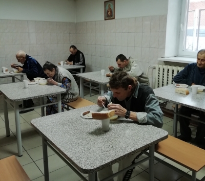В администрации города рассказали, где в Челябинске бесплатно кормят горячими обедами