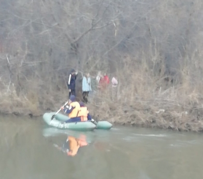 В Златоусте спасатели эвакуировали восемь школьников, заблудившихся на болотах