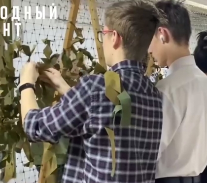 Школьники из Челябинска сплели маскировочные сети для южноуральских бойцов