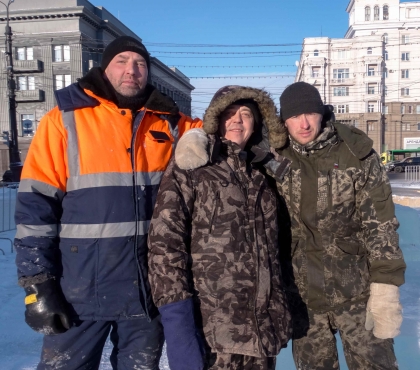 Пять способов не замерзнуть: советы от строителей ледового городка в центре Челябинска