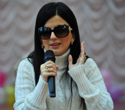 В Челябинск прилетела известная незрячая певица Диана Гурцкая