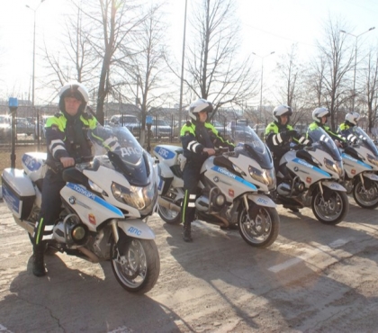На дороги Челябинска вышли инспекторы ГИБДД на мотоциклах