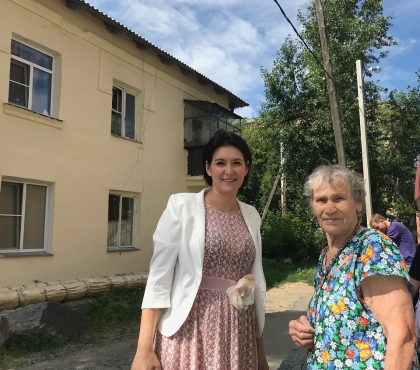 Пенсионерке из поселка под Челябинском установили новые окна, которые она ждала три года
