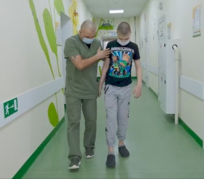 12-летний школьник из Магнитогорска получил инсульт, делая «домашку», и научился заново ходить