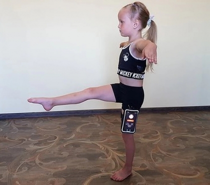 Пятилетняя девочка из Магнитогорска смогла поставить рекорд по приседаниям на одной ноге
